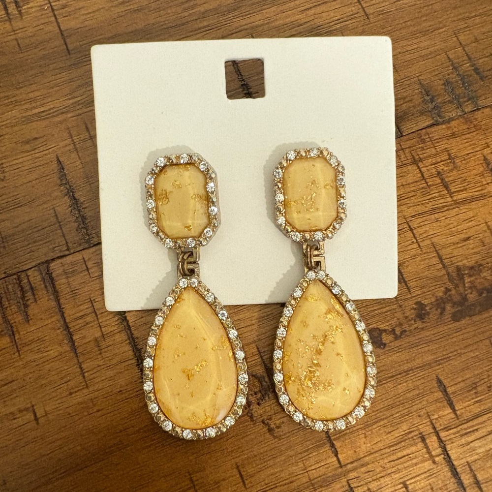 🔴2/$10- Elegant Gold Drop Earrings